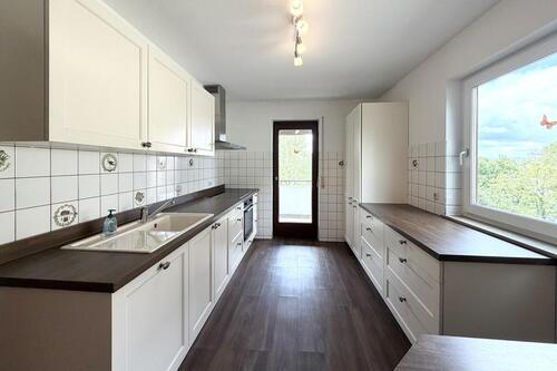 Foto - Geräumige 3,5-Zimmer-Wohnung mit hochwertiger Küche, Südbalkon & Stellplatz
