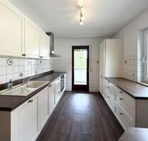 Geräumige 3,5-Zimmer-Wohnung mit hochwertiger Küche, Südbalkon & Stellplatz - Stuttgart Neuwirtshaus Geräumige 3,5-Zimmer-Wohnung mit hochwertiger Küche, Südbalkon & Stellplatz - Stuttgart Neuwirtshaus