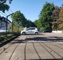 PKW-Stellplatz bei S-Bahn BonnOberkassel Süd, Dollendorfer Allee