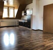 Gemütliche 2-Zimmer-Dachgeschoss Wohnung mit Einbauküche - Lahnau