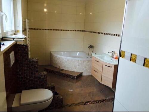 Foto - 16 Zimmer Mehrfamilienhaus, Wohnhaus in Walpertskirchen