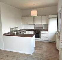 Wohnung 130m² - 6,5 Zimmer mit Einbauküche & Balkon - Stuttgart Zuffenhausen