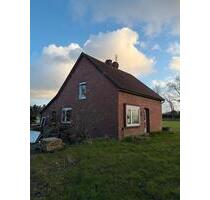 Sanierungsbedürftiges Haus, Alleinlage, Pferdehaltung möglich - Apen