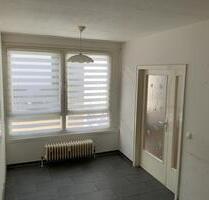 Hochparterre Wohnung mit Süd-Westbalkon (3 Zimmer) - Monheim am Rhein
