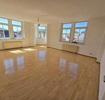 Sanierte 7-Raum Wohnung, zentrale Lage, hell, EBK, 3 Bäder,173qm - Plauen