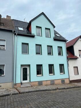 Foto - Einfamilienhaus zu Vermieten - 1.300,00&nbsp;EUR Kaltmiete, ca.&nbsp; 150,00&nbsp;m&sup2;