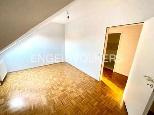 Foto - Charmante 3-Zimmer-Wohnung mit Balkon und Parkettboden in beliebter Lage von Stadtfeld Ost