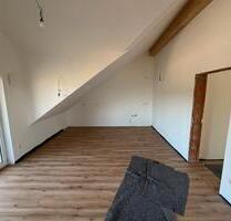 Sonnige 3-Zimmerdachgeschosswohnung mit super Aussicht, Balkon u. zwei Stellplätzen - Bogen