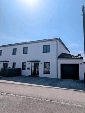 Foto - Doppelhaushälfte mit Blick in die Natur