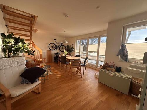 Foto - Lichtdurchflutete 2-Zimmer-Wohnung mit Studio und großzügiger Dachterrasse in ruhiger Lage