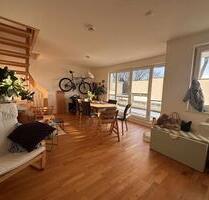 Lichtdurchflutete 2-Zimmer-Wohnung mit Studio und großzügiger Dachterrasse in ruhiger Lage - Lüneburg