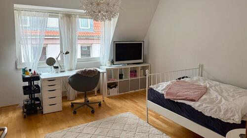 Foto - Schönes Zimmer in netter Mädels-WG in Stuttgart Ost!