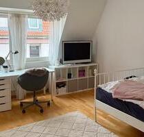 Schönes Zimmer in netter Mädels-WG in Stuttgart Ost!