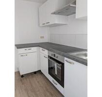 Kernsaniert & zentral – 2-Zimmer-EG-Wohnung mit neuer Küche und e - Heide