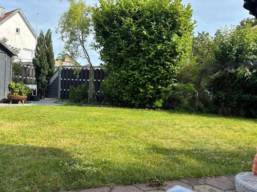 Foto - Großzügige Wohnung mit Garten, priv. Eingang & Parkplatz