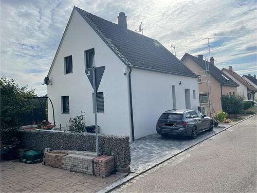 Foto - Freistehendes Einfamilienhaus mit Designe-Küche & 2 Stellplätzen