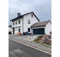 Charmantes Einfamilienhaus mit Doppelgarage - Weinbach