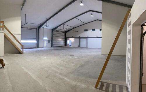 Foto - Halle Hallenteil Gewerbe Büro Lagerraum mit WC zu vermieten