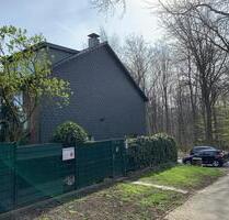 Dachgeschosswohnung mit Klimaanlage, Dusche, Wanne, Balkon, mit Blick in den Schloßpark - Essen Stadtbezirk IV