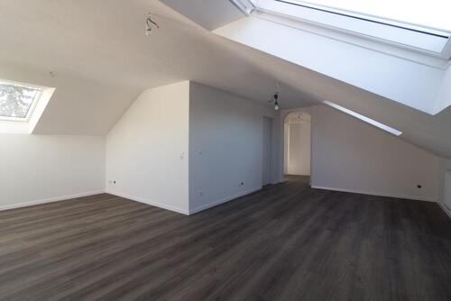 Foto - 3-Zimmer Dachgeschosswohnung in Beinstein (Stellplatz optional)
