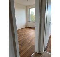 Helle 2 Zimmer-Wohnung mit Einbauküche, Wannenbad und Kellerraum - Lübeck Sankt Lorenz Nord