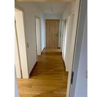 SCHWEINFURT: Komplett sanierte 3-Zi-DG-Wohnung