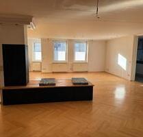 Wohnung in zentraler Lage - 1.500,00&nbsp;EUR Kaltmiete, ca.&nbsp; 185,00&nbsp;m&sup2; in Porta Westfalica (PLZ: 32457)