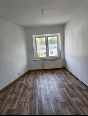 Foto - Dreizimmerwohnung mit 1-2 Kaltmieten Umzugshilfe in Auma Weidatal