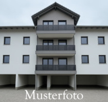 Exklusive 3-Zimmer-Dachgeschosswohnung mit zwei Balkonen, Aufzug - Pfeffenhausen