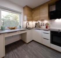 Zentral gelegene 4-Zi.-Wohnung mit TG-Stellplatz, provisionsfrei - Erlangen Am Anger