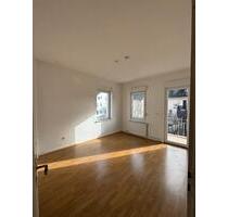 Traumhaftes WG-Zimmer mit Balkon in zentraler Lage - Mädels WG - Siegen