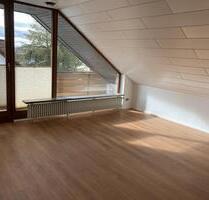Schöne 3 Zimmer Dachgeschosswohnung mit Balkon - Steinen