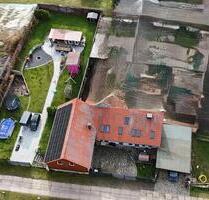 Familienfreundlicher Hof mit PV, Wärmepumpe & großer Scheune - Brück