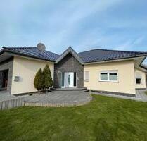 Charmanter Bungalow EFH mit Garage in ruhiger Lage - Röddenau - Frankenberg (Eder)