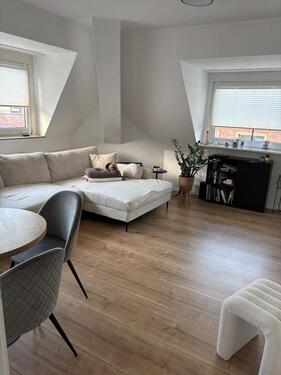 Foto - Zentrale, helle schöne DG Whg. - 992,00 EUR Kaltmiete, ca.  38,00 m²