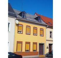 Stadthaus - teilrenoviert - 58.000,00&nbsp;EUR Kaufpreis, ca.&nbsp; 140,00&nbsp;m&sup2; in Crimmitschau (PLZ: 08451)