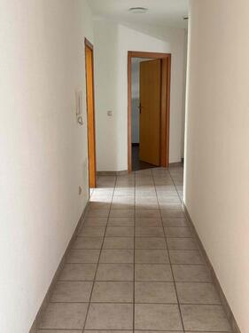 Foto - 3 Zi.-Wohnung mit Balkon in GarchingAlz mit 2 Tiefgaragenplätzen