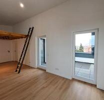 Anfragen NUR per E-Mail. Moderne 1-Zimmer Studiowohnung im 4.OG mit großem Balkon, hohem Decken, Schlafetage, GarderobenraumAK und Aufzug in der Nahe Magistrat Gelände Bremerhaven.