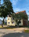 Foto - Mehrfamilienhaus mit großer Halle , Garten und 4 Garagen