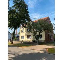 Mehrfamilienhaus mit großer Halle , Garten und 4 Garagen - Lübtheen
