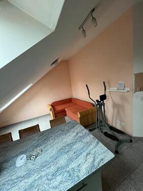 Foto - 2-Zimmer DG-Wohnung - 800,00 EUR Kaltmiete,