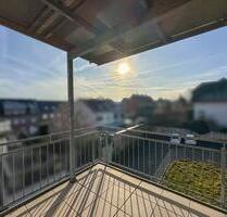 Helle 3-Zimmer-Wohnung mit Südbalkon, Einbauküche und Stellplatz - Übach-Palenberg