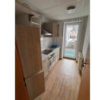 Bezugsfreie 1-Raum Wohnung im EG mit Balkon und EBK - Groitzsch