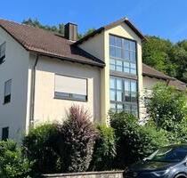 Schöne 4-Zimmer-Wohnung mit Stellplatz, gr. Keller in Retzstadt