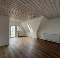 Frisch renovierte Wohnung mit 2,5-Zimmer im DG in der Innenstadt - Crailsheim