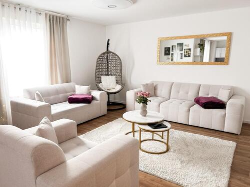 Foto - Moderne 3-Zi.-Wohnung mit Einbauküche, Loggia und 2 TG-Stellplätzen