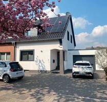 EFH mit 180m2 (Wf+Nf) kernsaniert vollmöbliert großer Garten Pool - Duisburg Huckingen