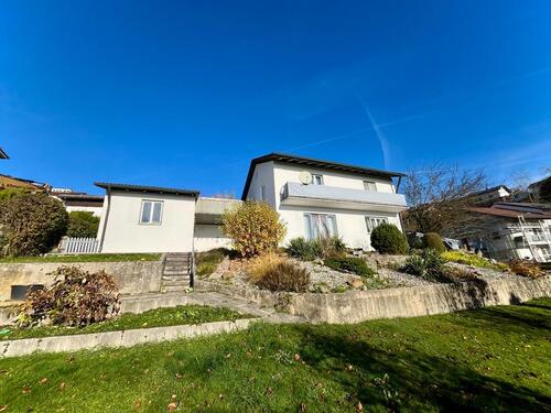 Foto - Gemütliches Einfamilienhaus mit Garten und Garage Zentrumsnah