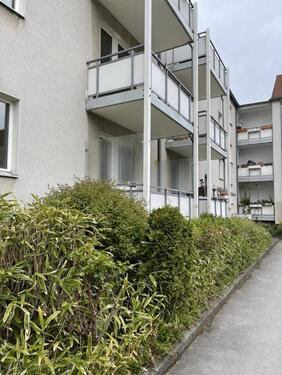 Foto - Gepflegte Hochparterre-Wohnung mit 3 Zimmern, Balkon und EBK