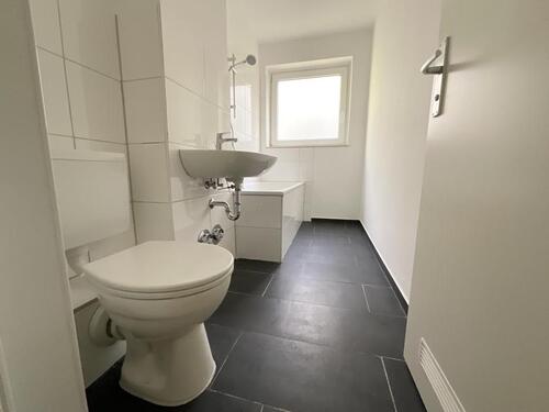 Foto - Komplettrenovierung ist abgeschlossen, genießen Sie das neue Bad.